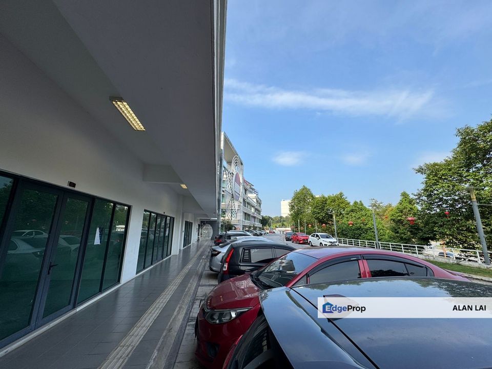Best rent ground floor shop Radius Business Park Third avenue Cyberjaya, Selangor, Cyberjaya