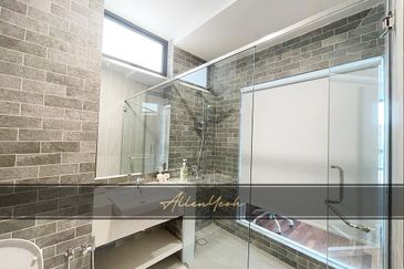 Queens Residences @ Queens Waterfront