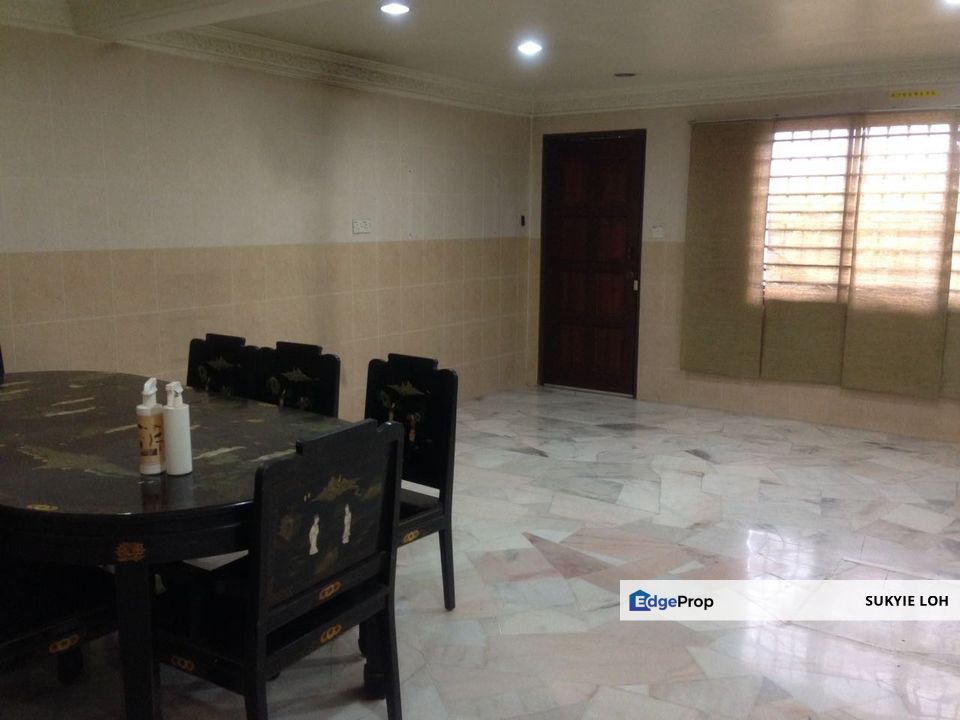 Corner house at Taman Desa Cheras, Kuala Lumpur, Cheras