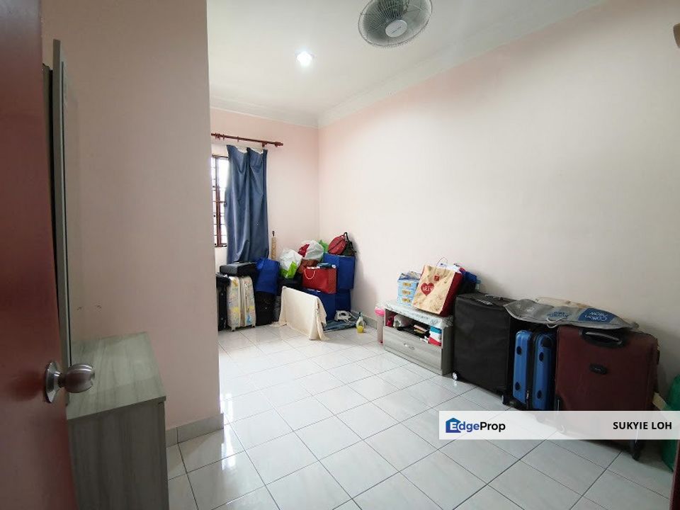 semi d house at taman Sinaran Balakong for sale, BELOW MARKET PRICE, Selangor, Balakong