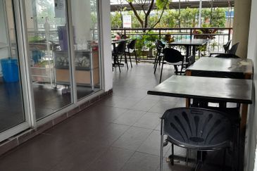 Villaria condo for sale with tenancy