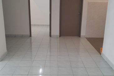 Villaria condo for sale with tenancy