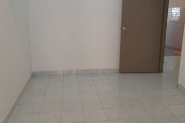 Villaria condo for sale with tenancy