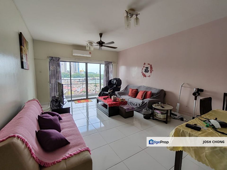 Beautiful Home Facing Wawasan Renovated Well Kept Unit Walking To LRT Station, Selangor, Puchong