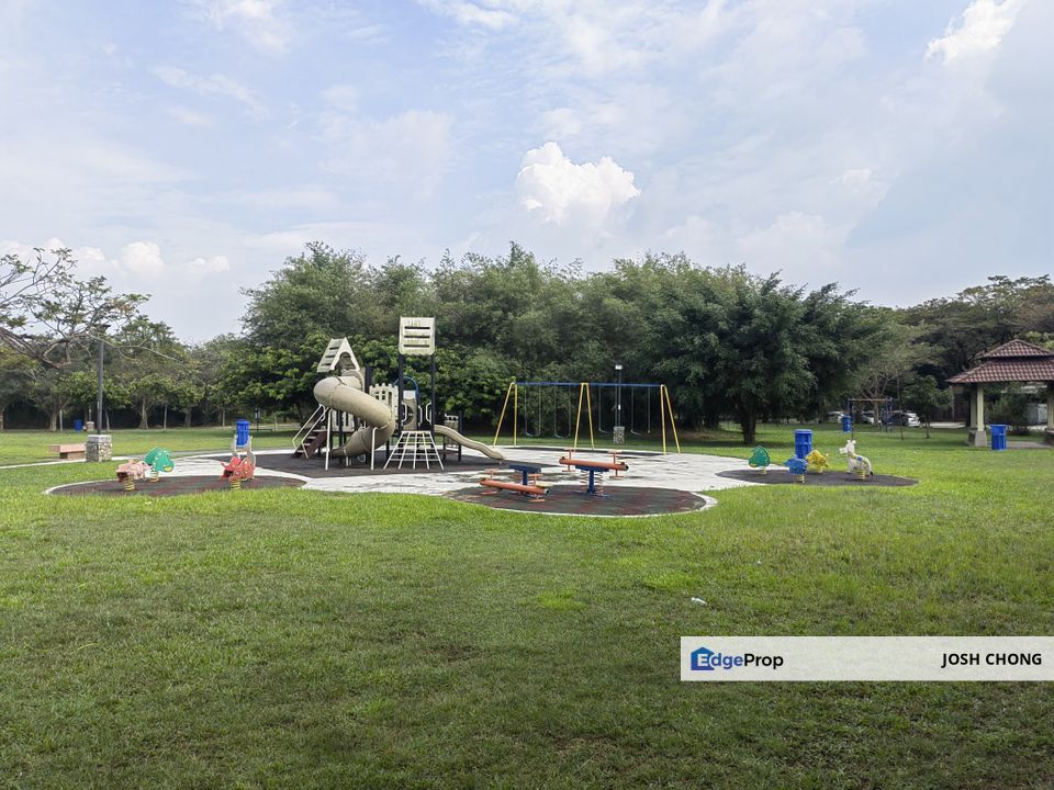 Beautiful Home Practical Layout Near Garden Walk To LRT Guarded Gated, Selangor, Putra Heights