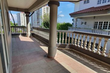 Semi Detached in Bandar Puteri 9 Puchong Renovated for Sale