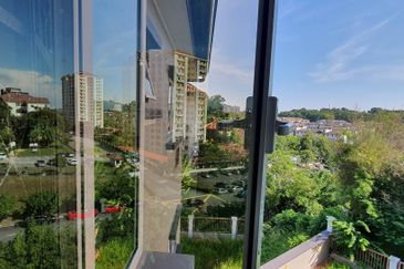 Semi Detached in Bandar Puteri 9 Puchong Renovated for Sale