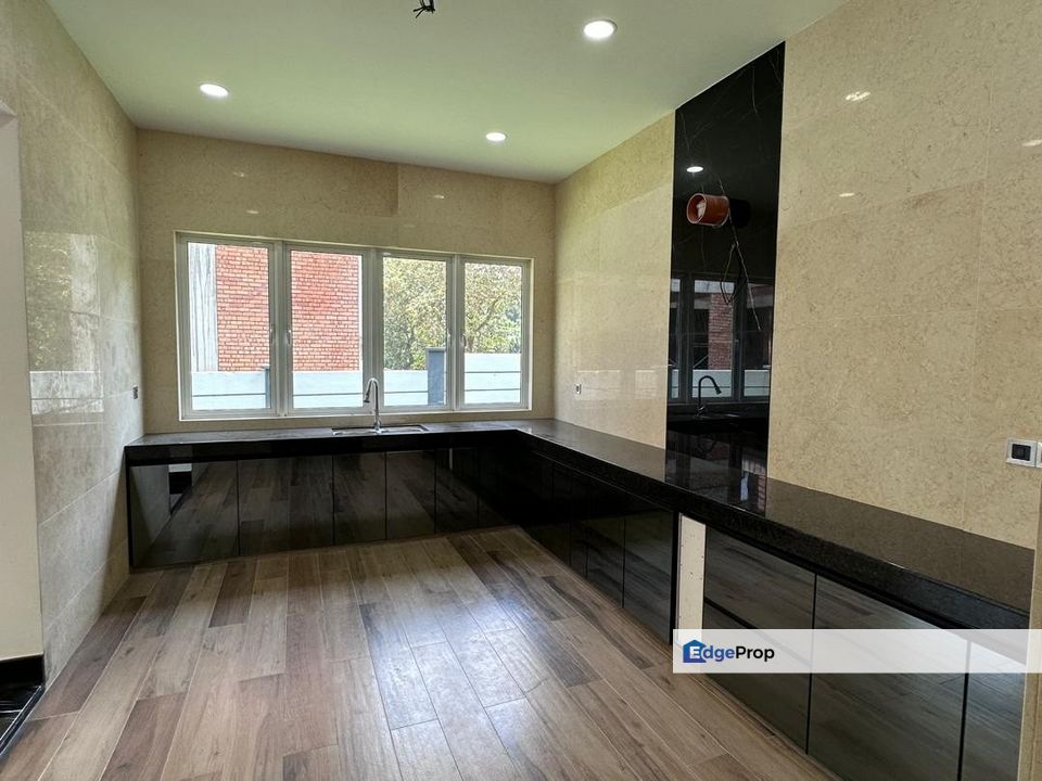 Bungalow in Taman Equine Seri Kembangan Renovated for SALE, Selangor, Seri Kembangan