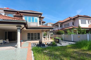 Beautiful Semi Detached in Bandar Puteri Puchong 9 For SALE