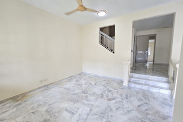 Beautiful Home Gated Guarded Strategic Location Freehold