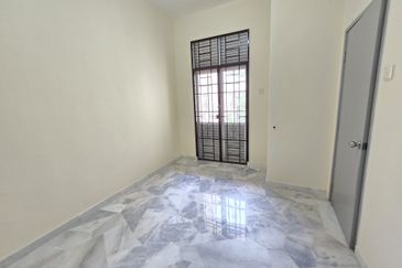 Beautiful Home Gated Guarded Strategic Location Freehold