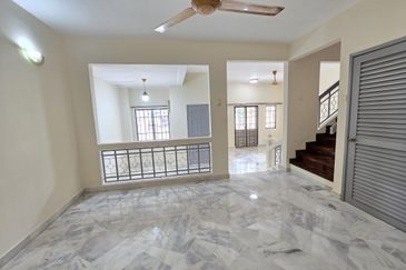 Beautiful Home Gated Guarded Strategic Location Freehold