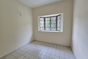 Beautiful Home Gated Guarded Strategic Location Freehold