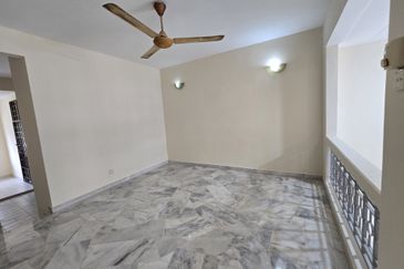 Beautiful Home Gated Guarded Strategic Location Freehold