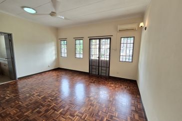 Beautiful Home Gated Guarded Strategic Location Freehold