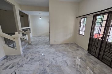 Beautiful Home Gated Guarded Strategic Location Freehold