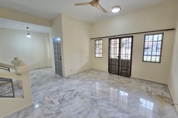 Beautiful Home Gated Guarded Strategic Location Freehold