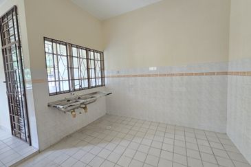 Beautiful Home Gated Guarded Strategic Location Freehold