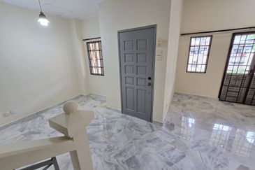 Beautiful Home Gated Guarded Strategic Location Freehold