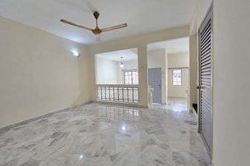 Beautiful Home Gated Guarded Strategic Location Freehold