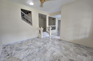 Beautiful Home Gated Guarded Strategic Location Freehold