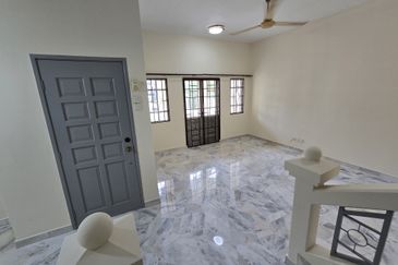 Beautiful Home Gated Guarded Strategic Location Freehold