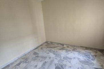 Beautiful Home Gated Guarded Strategic Location Freehold