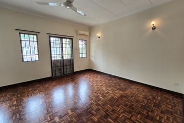 Beautiful Home Gated Guarded Strategic Location Freehold