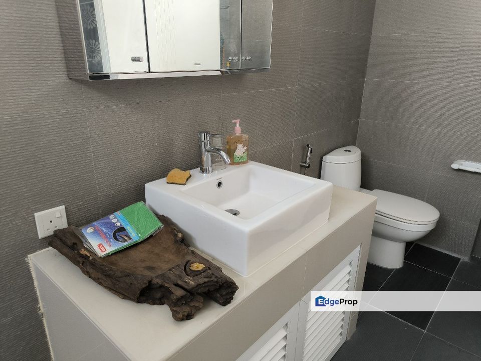 Beautiful Bungalow Fully Renovated in Taman Palm Grove Klang for SALE, Selangor, Klang