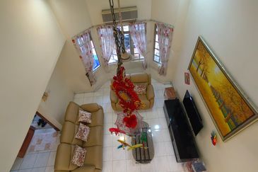 Beautiful 2.5 Storey Home Renovated Extended Well Kept House