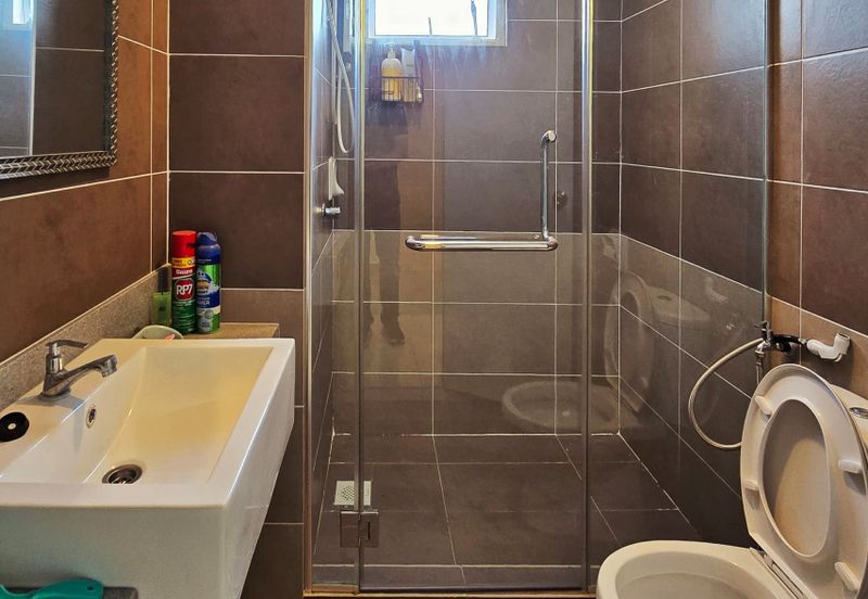 Value Buy Property Top Floor with Golf View Walking To UTAR Freehold