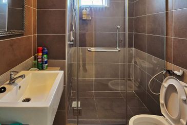 Value Buy Property Top Floor with Golf View Walking To UTAR Freehold