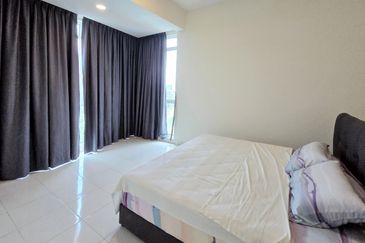 Value Buy Property Top Floor with Golf View Walking To UTAR Freehold