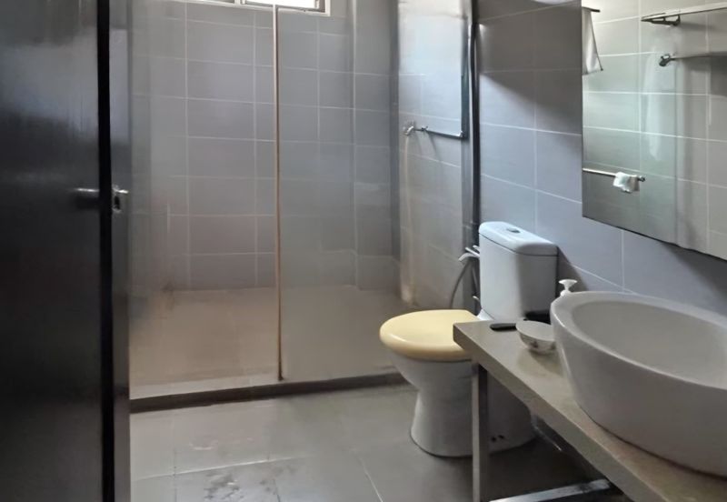 Beautiful Semi-D At Hillside Strategic Location Freehold