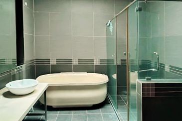 Beautiful Semi-D At Hillside Strategic Location Freehold