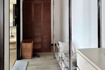 Beautiful Semi-D At Hillside Strategic Location Freehold