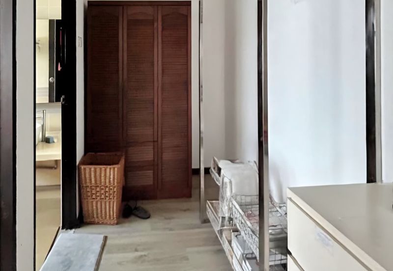 Beautiful Semi-D At Hillside Strategic Location Freehold