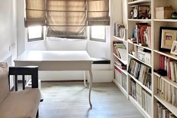 Beautiful Semi-D At Hillside Strategic Location Freehold