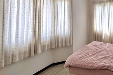 Beautiful Semi-D At Hillside Strategic Location Freehold