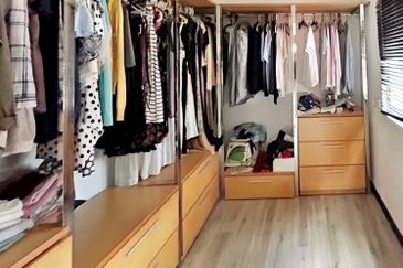 Beautiful Semi-D At Hillside Strategic Location Freehold