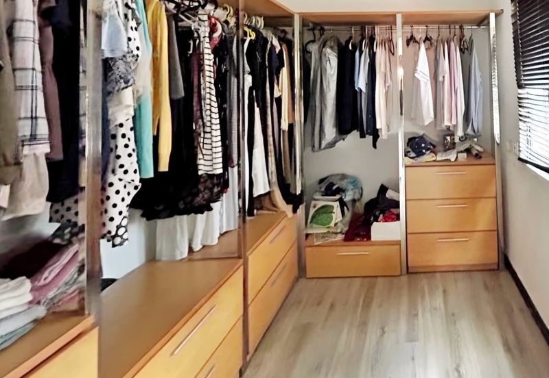 Beautiful Semi-D At Hillside Strategic Location Freehold