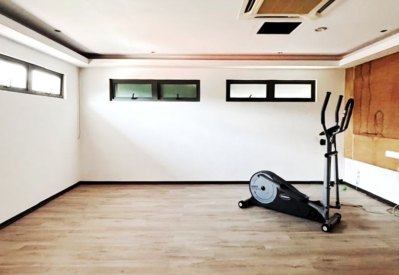 Beautiful Semi-D At Hillside Strategic Location Freehold