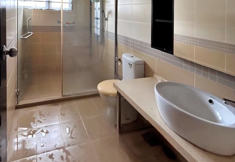 Beautiful Semi-D At Hillside Strategic Location Freehold