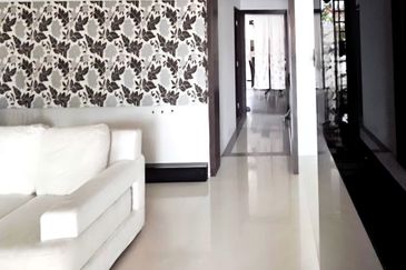 Beautiful Semi-D At Hillside Strategic Location Freehold