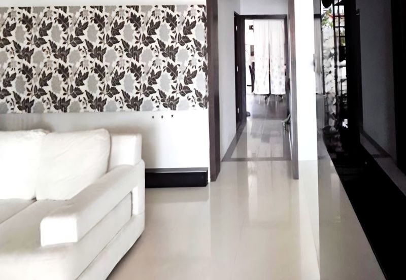 Beautiful Semi-D At Hillside Strategic Location Freehold