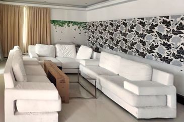 Beautiful Semi-D At Hillside Strategic Location Freehold