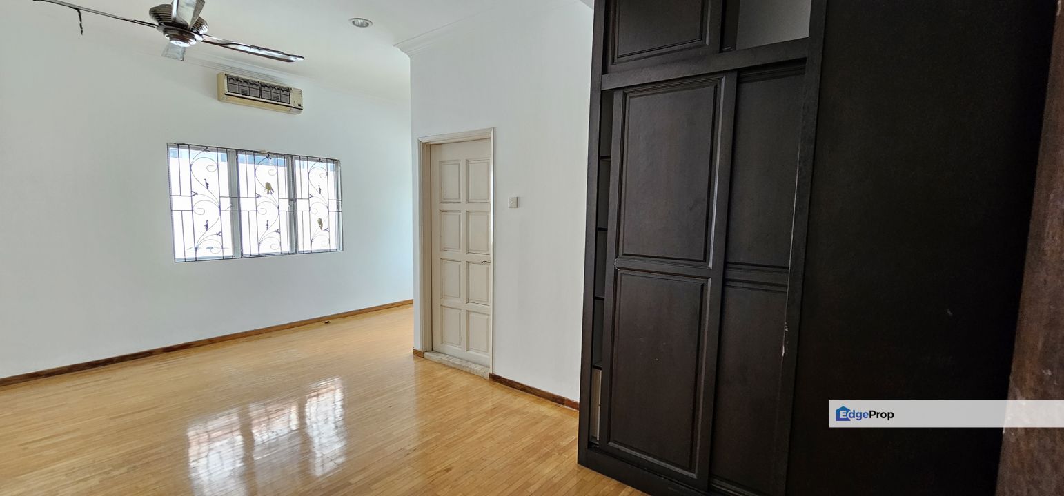 Beautiful Bungalow with Land in Seksyen 5 Petaling Jaya Jalan Gasing for Sale, Selangor, Petaling Jaya