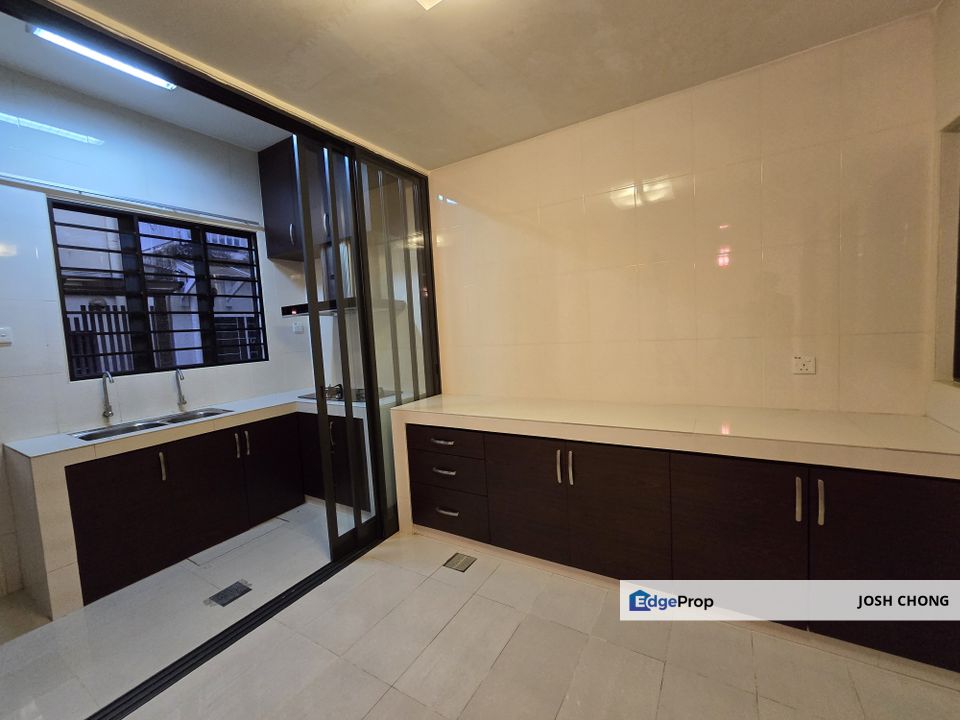 Beautiful Home Renovated Extended Walking To The Waterfront, Kuala Lumpur, Desa Parkcity