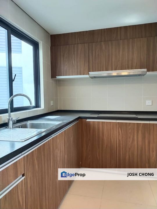 Beautiful Penthouse With Huge Balcony and Great View Strategic Location Freehold Property, Selangor, Ara Damansara