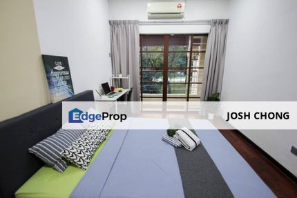 Beautiful Room With Balcony Walk To LRT and Amenities Gated Guarded, Selangor, Subang Jaya